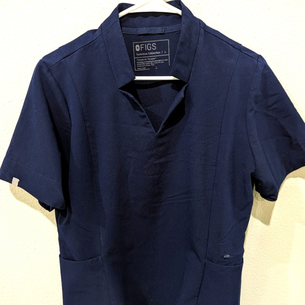Figs scrub top large - Picture 1 of 2
